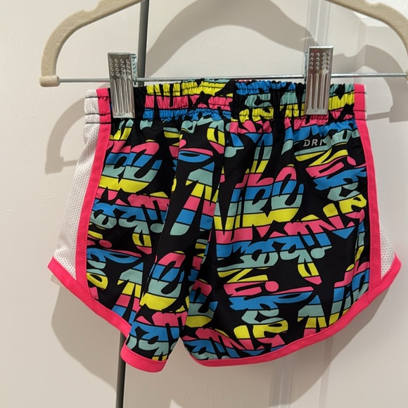 Nike dry fit 2t girls shorts - Picture 2 of 2